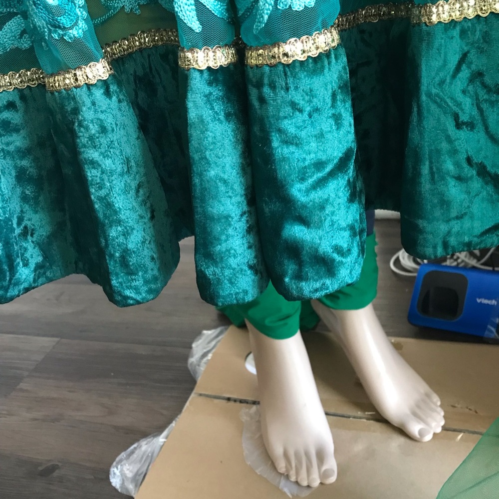 Silk netted velvet detail handcrafted ethnicwear - Picture 4 of 7